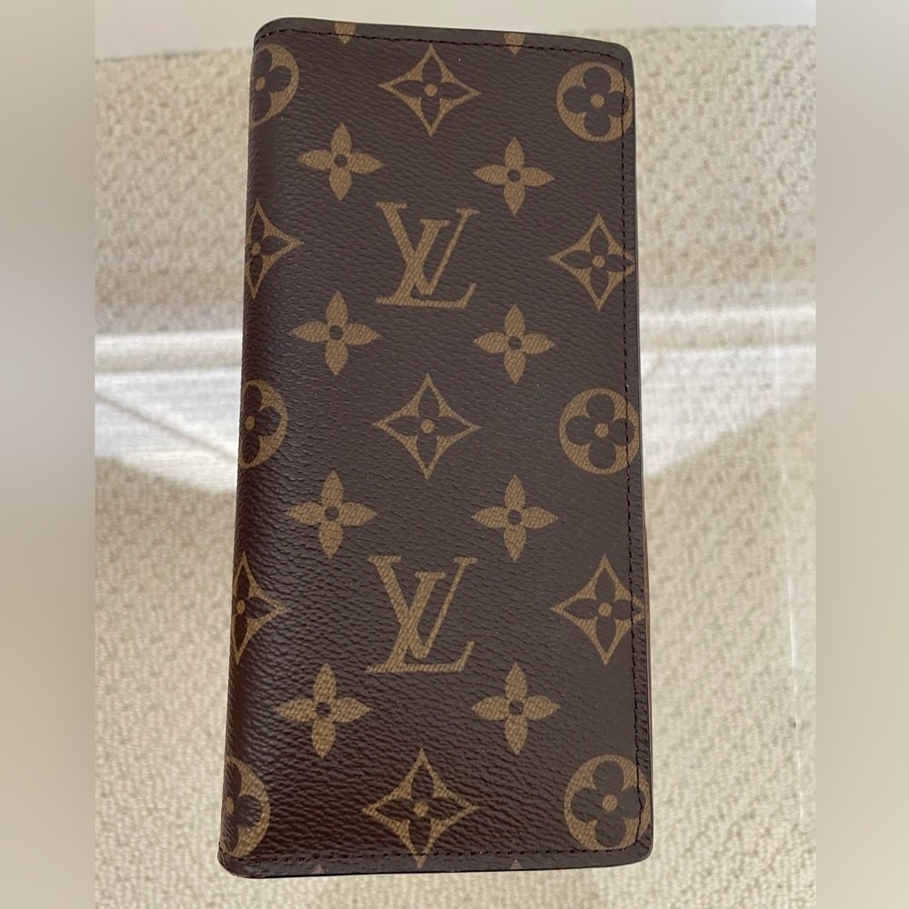 Louis Vuitton Brazza wallet